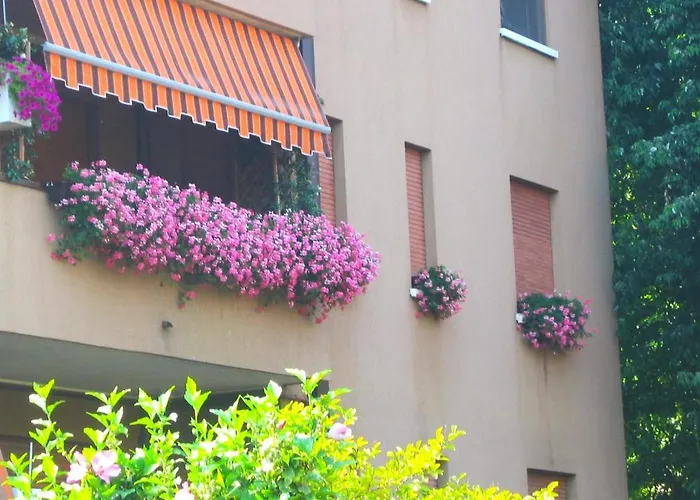 La Dama Dei Fiori شقة فيميركاتي